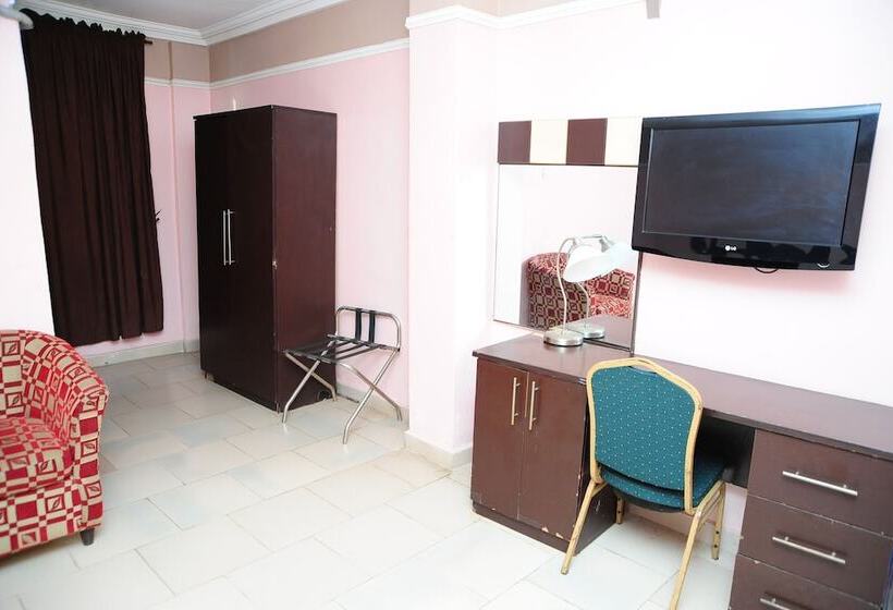 Richton Hotel And Suites