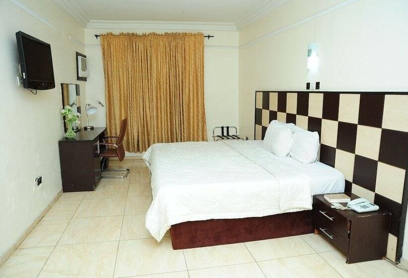 Richton Hotel And Suites