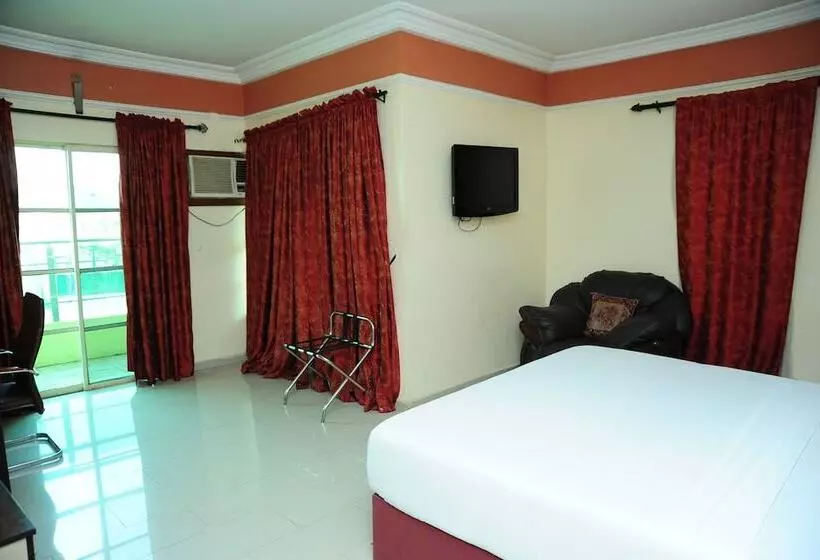 Richton Hotel And Suites