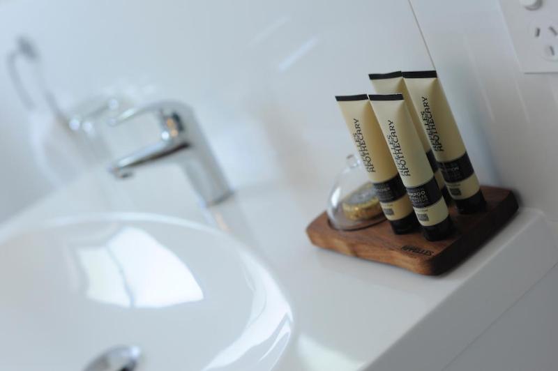 Отель Riverside Oaks Golf Resort