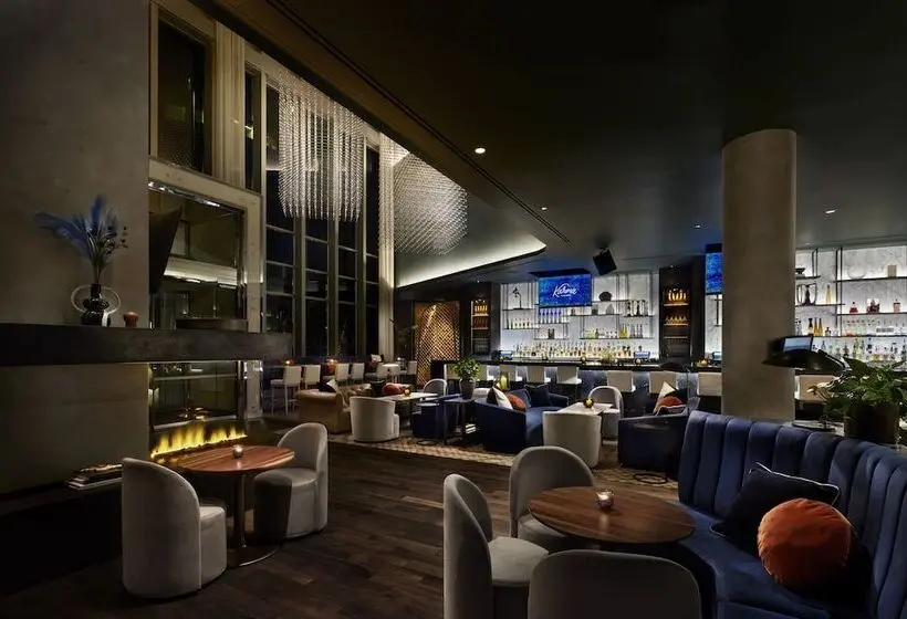 Paradox Hotel Vancouver