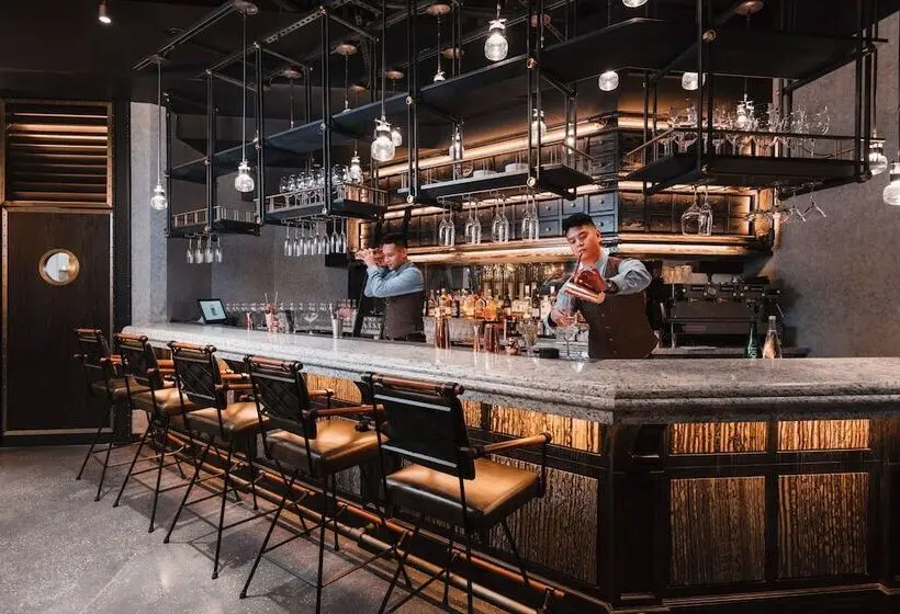 Paradox Hotel Vancouver