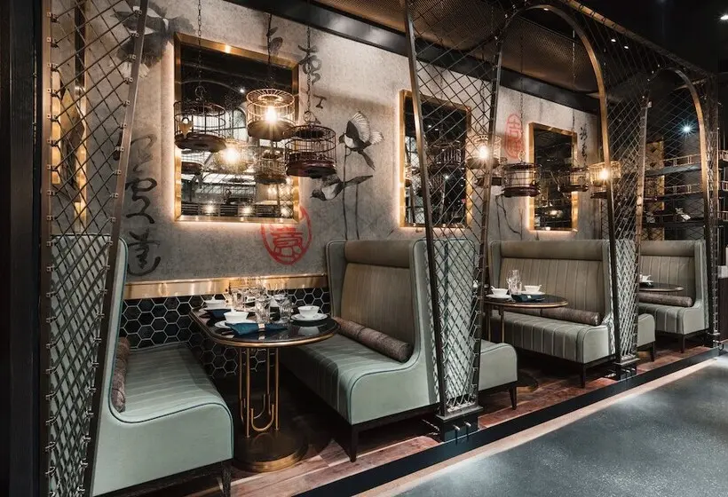 Paradox Hotel Vancouver