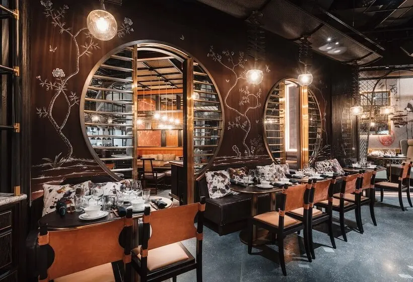 Paradox Hotel Vancouver