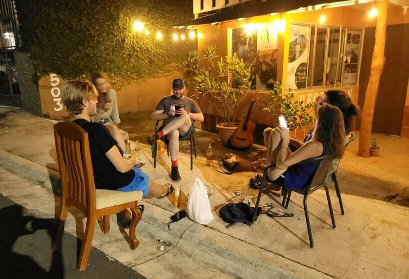 הוסטל Alpha Arenal Homely