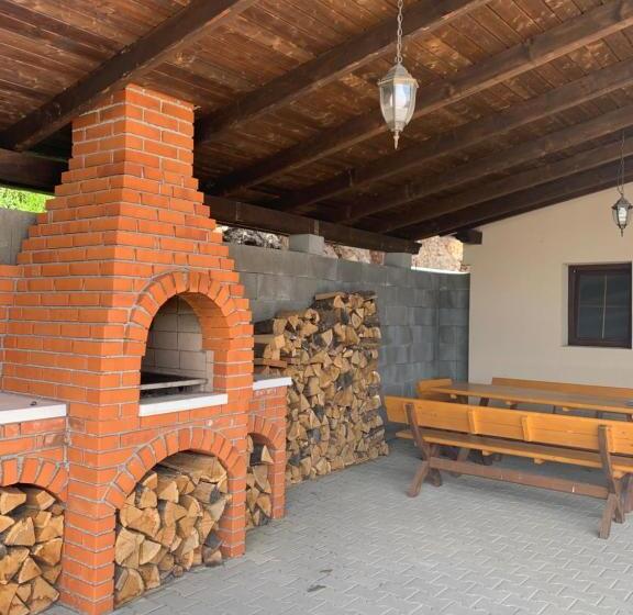 پانسیون Casa Leda