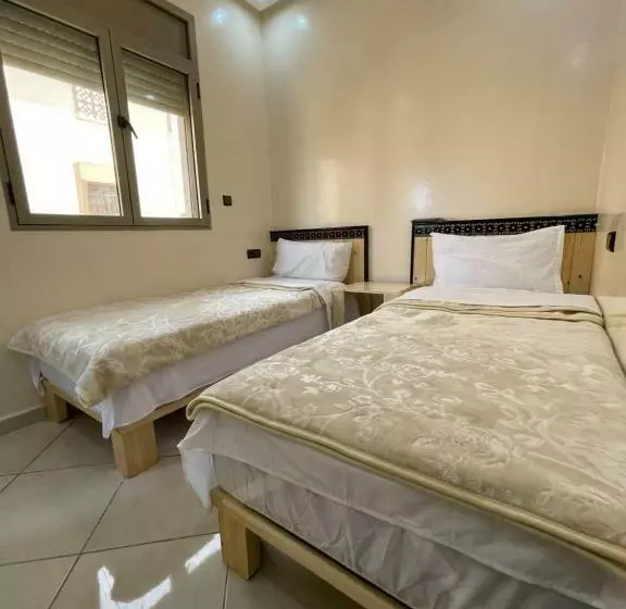 هتل Hôtel Bahnini