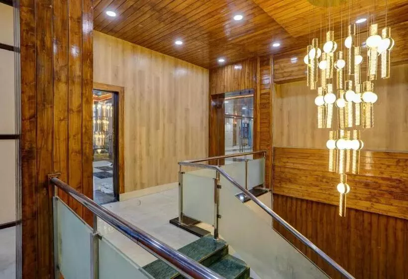 Townhouse Hotel Selaqui Inn