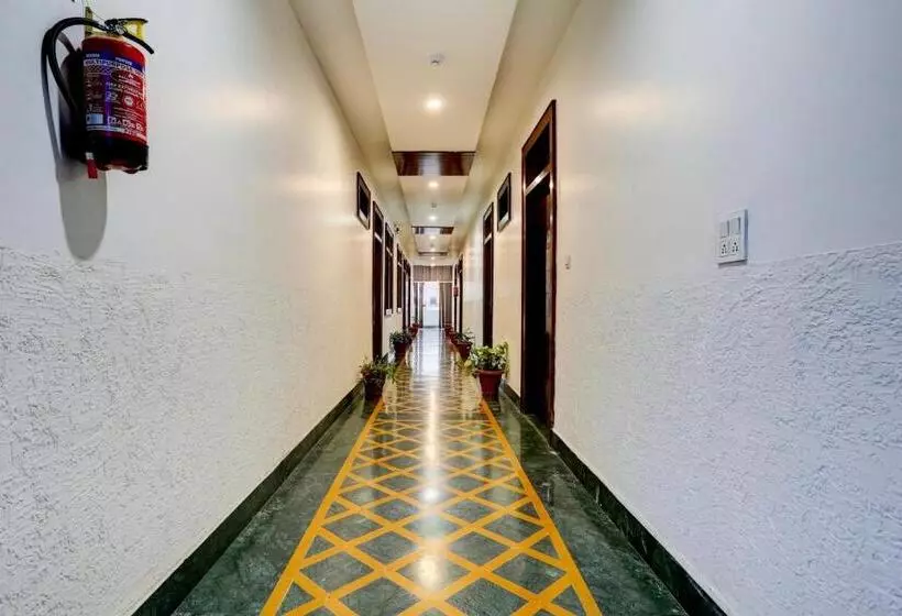 Townhouse Hotel Selaqui Inn