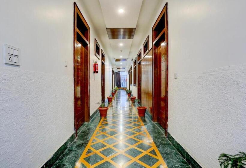 Townhouse Hotel Selaqui Inn