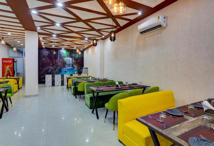 Townhouse Hotel Selaqui Inn