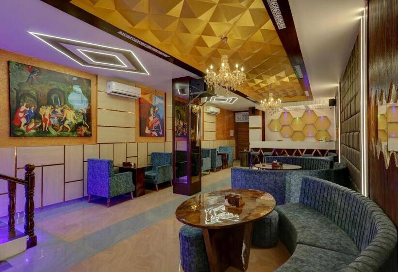 Townhouse Hotel Selaqui Inn