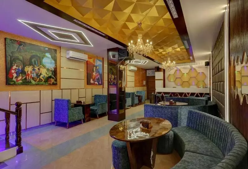 Townhouse Hotel Selaqui Inn