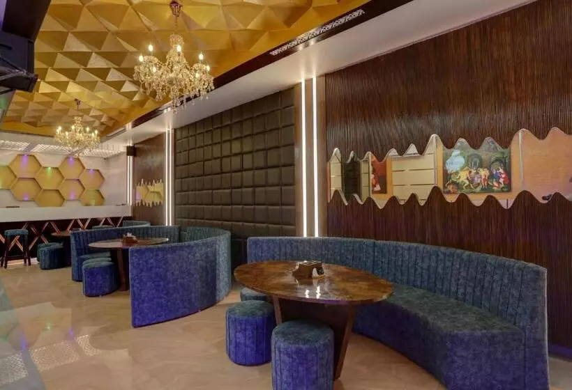 Townhouse Hotel Selaqui Inn