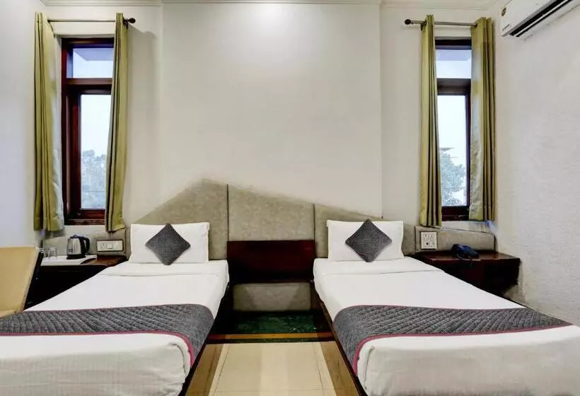 Townhouse Hotel Selaqui Inn