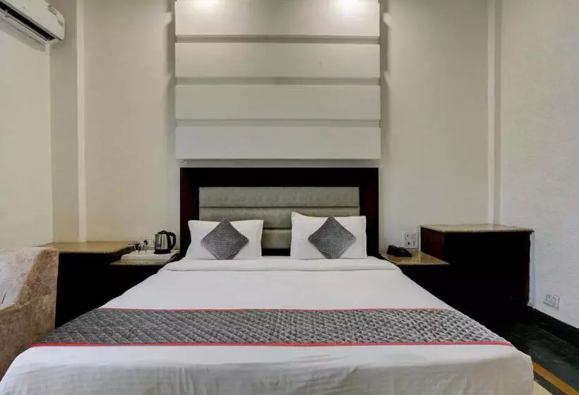 Townhouse Hotel Selaqui Inn