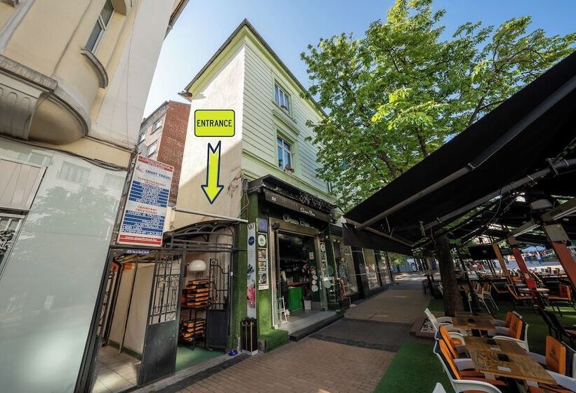 ユースホステル The Green Bar House