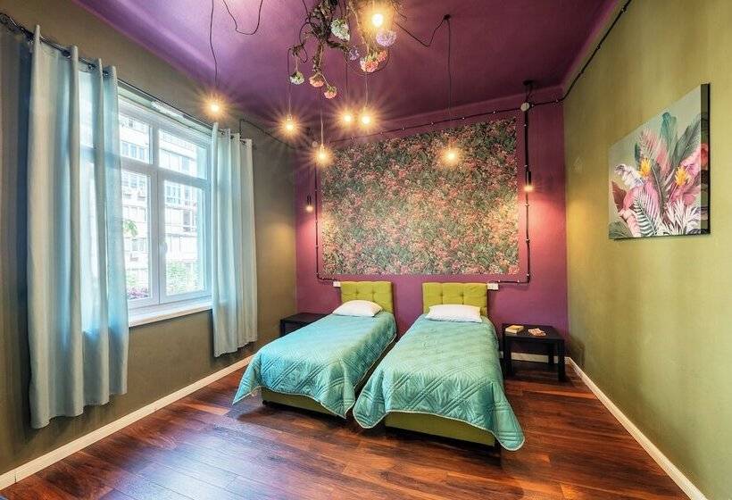 ユースホステル The Green Bar House