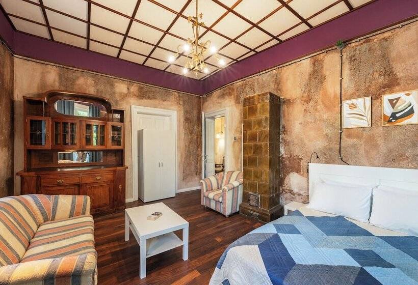 ユースホステル The Green Bar House