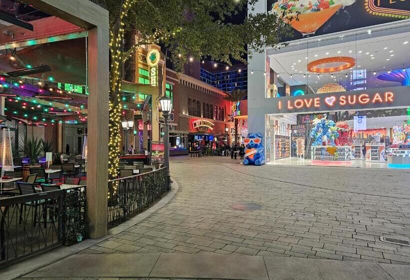 Center Spot Unit Strip Las Vegas