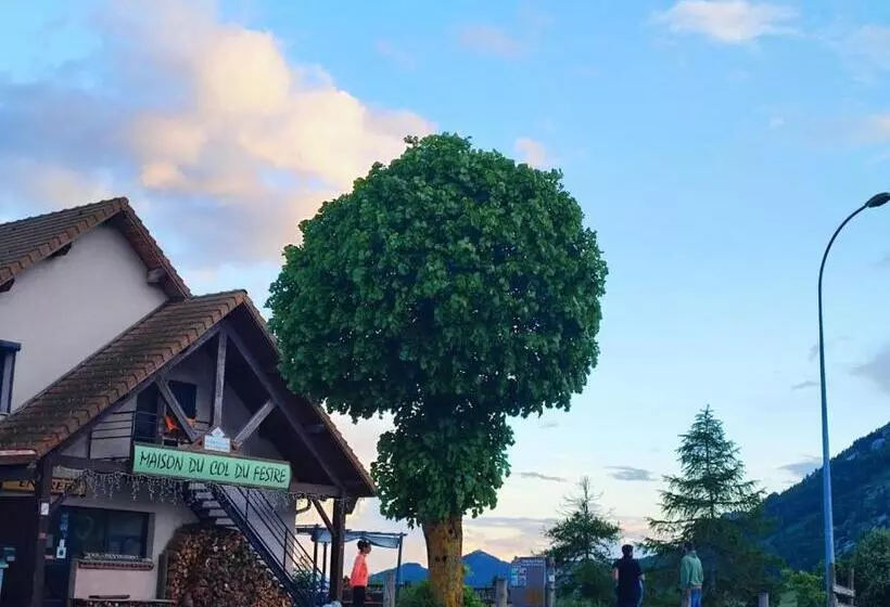Hotelli Auberge Du Col Du Festre