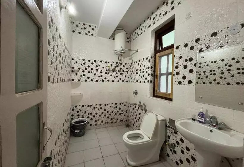Zu Zu Hostels