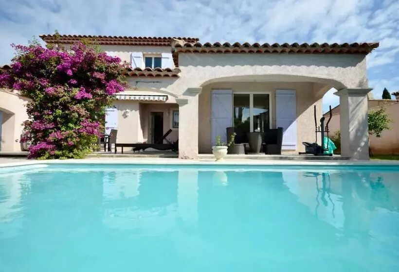 ペンション L Hacienda, Haut De Villa De Deux Chambres, Avec Salle De Bain Et Toilettes Wc Privative