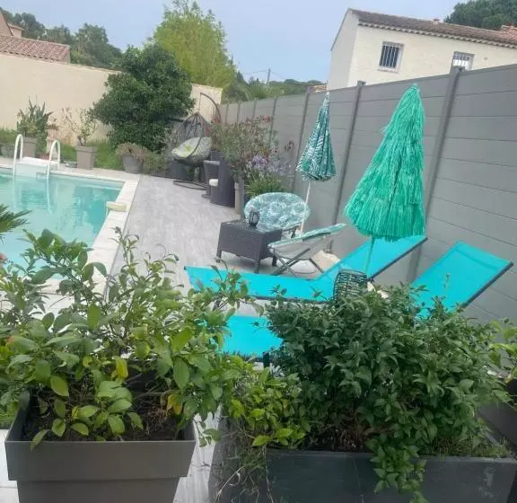 ペンション L Hacienda, Haut De Villa De Deux Chambres, Avec Salle De Bain Et Toilettes Wc Privative