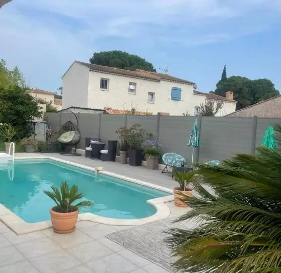 ペンション L Hacienda, Haut De Villa De Deux Chambres, Avec Salle De Bain Et Toilettes Wc Privative