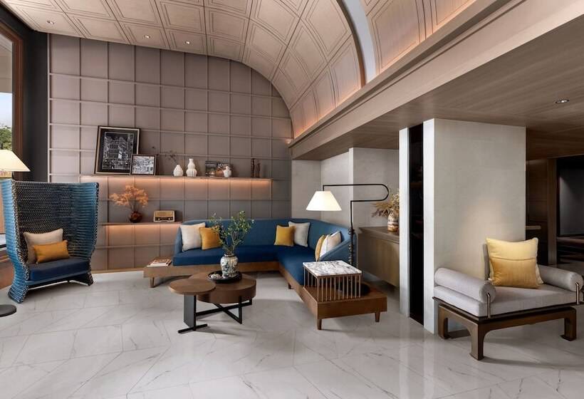 Madi Paidi Bangkok, Autograph Collection