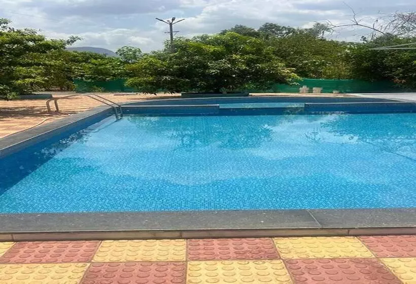 ホテル Manav Farm House Karjat