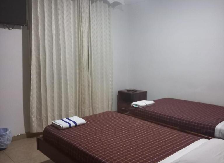 בית מלון כפרי Plaza 6