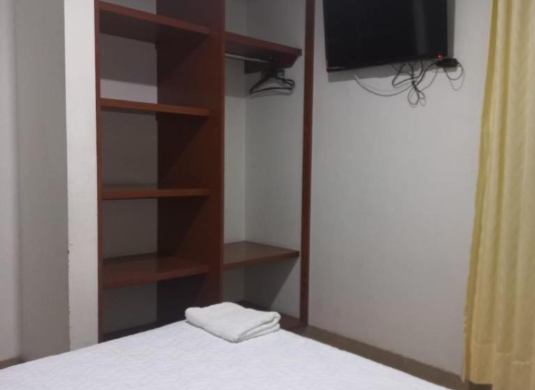 בית מלון כפרי Plaza 6