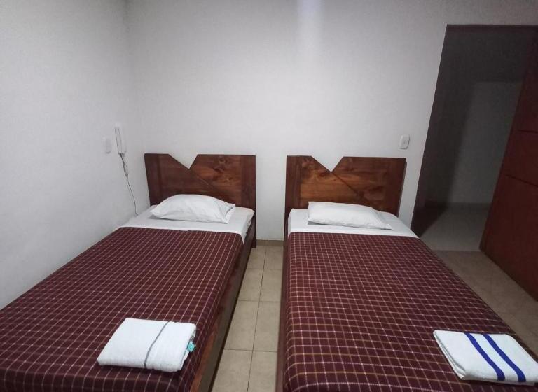 בית מלון כפרי Plaza 6