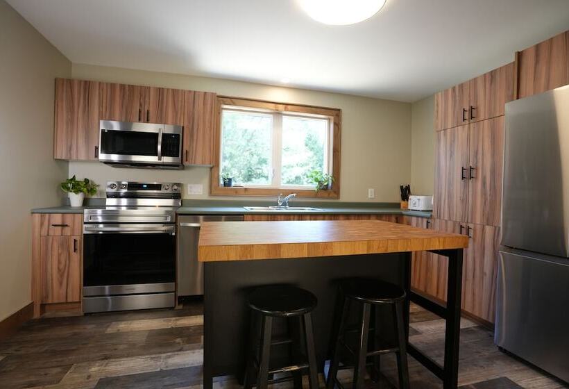 Hollow Valley Resort