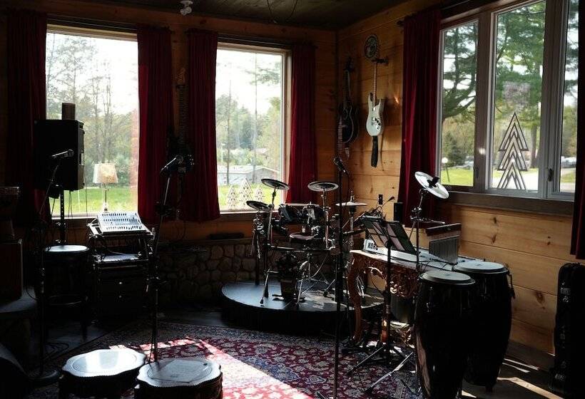 Hollow Valley Resort