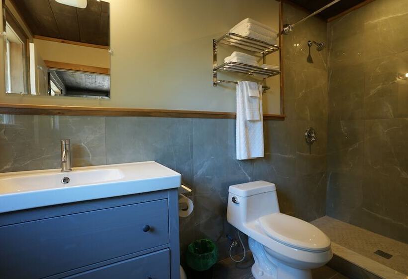 Hollow Valley Resort