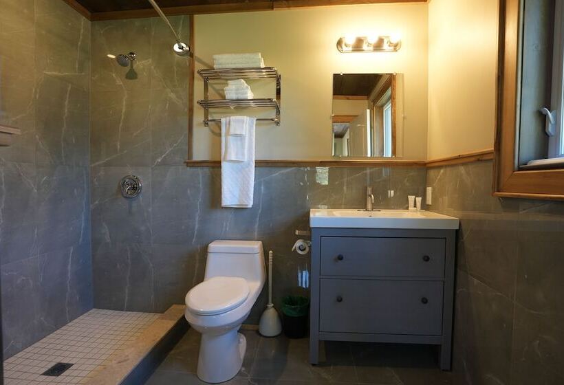 Hollow Valley Resort