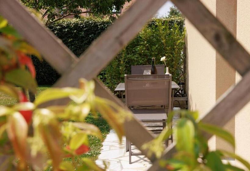 تختخواب و صبحانه Pierre De Lune