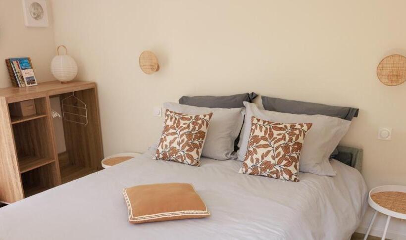 تختخواب و صبحانه Pierre De Lune