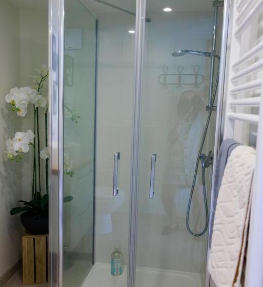 تختخواب و صبحانه Pierre De Lune