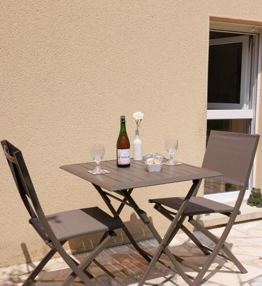 تختخواب و صبحانه Pierre De Lune