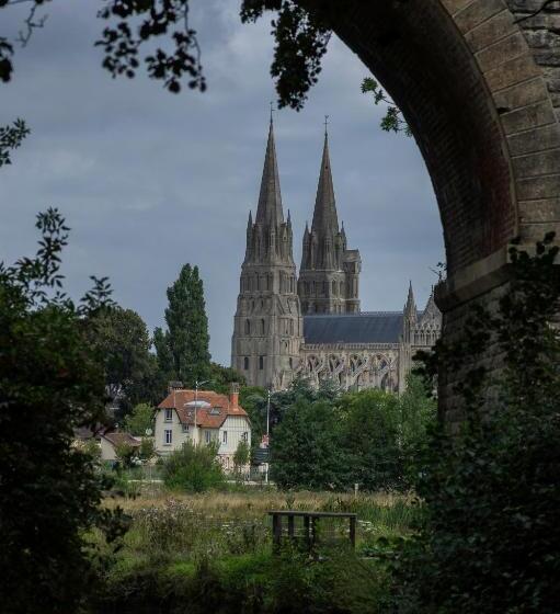 تختخواب و صبحانه Pierre De Lune