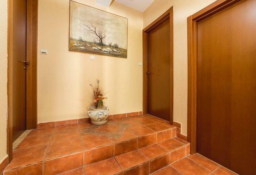 پانسیون Joy Apartments 2