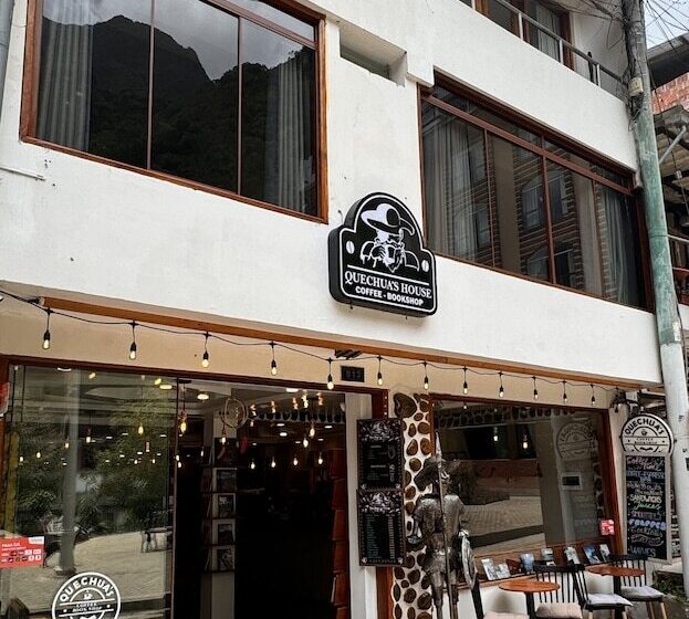 Pension Quechuas House Hostal & Coffee