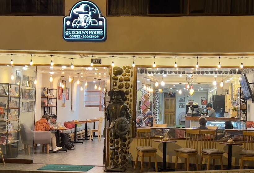 Pension Quechuas House Hostal & Coffee