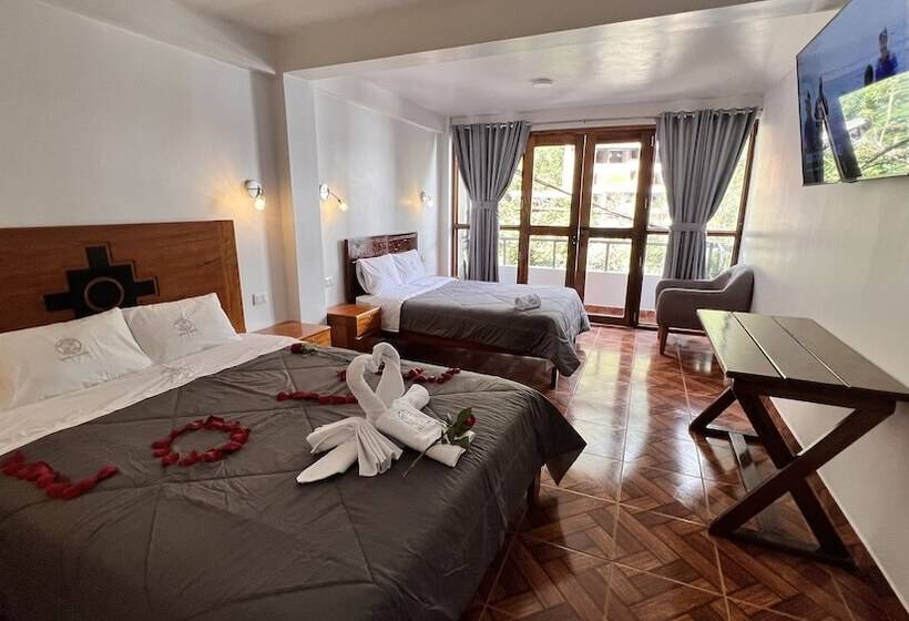 Pension Quechuas House Hostal & Coffee