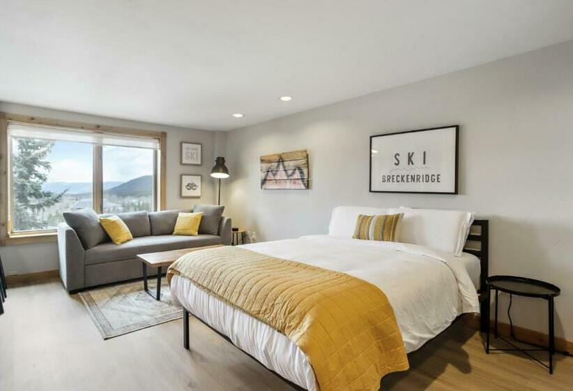 Studio @ The Village W/incredible Views~sleeps 4