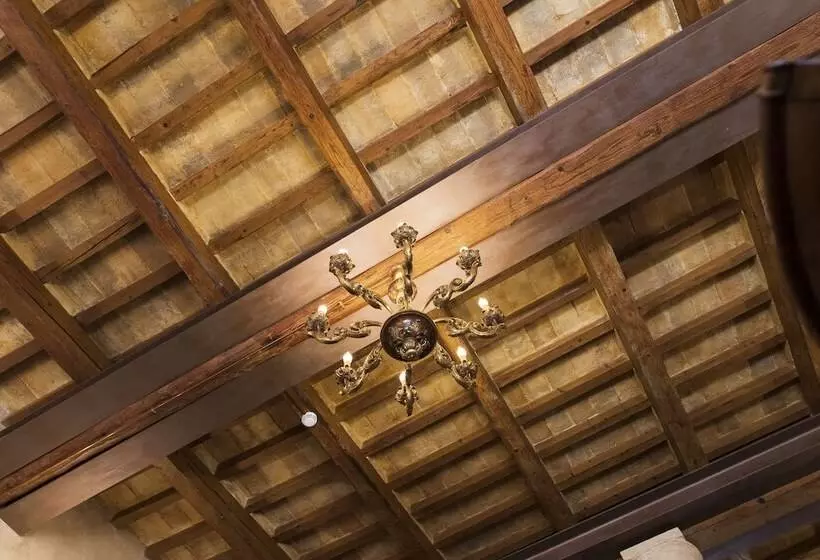 Retkeilymaja Locanda Di Montegiove