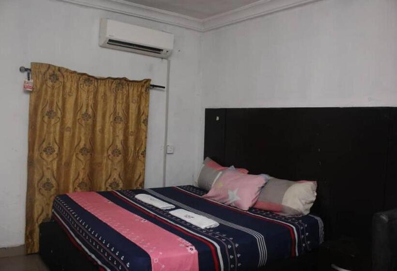 D Island Hotel & Club